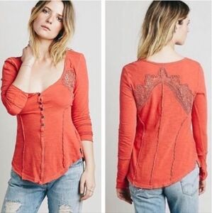 Free People Crocheted Lace Lobg sleeve Henley Cherry Tomato Size Small